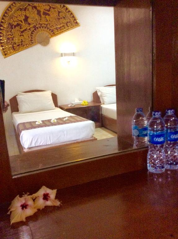 Pasific Beach Cottages Mangsit Esterno foto
