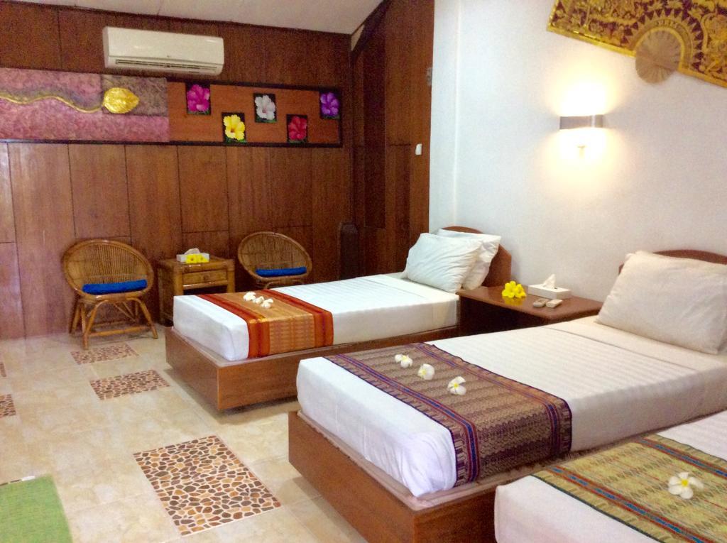 Pasific Beach Cottages Mangsit Esterno foto