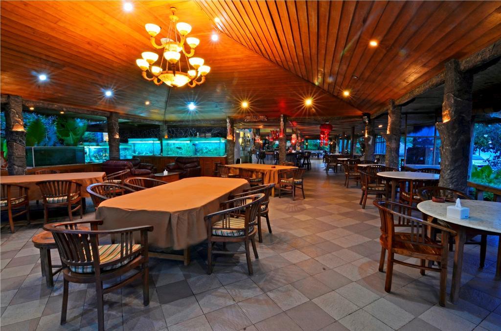 Pasific Beach Cottages Mangsit Esterno foto